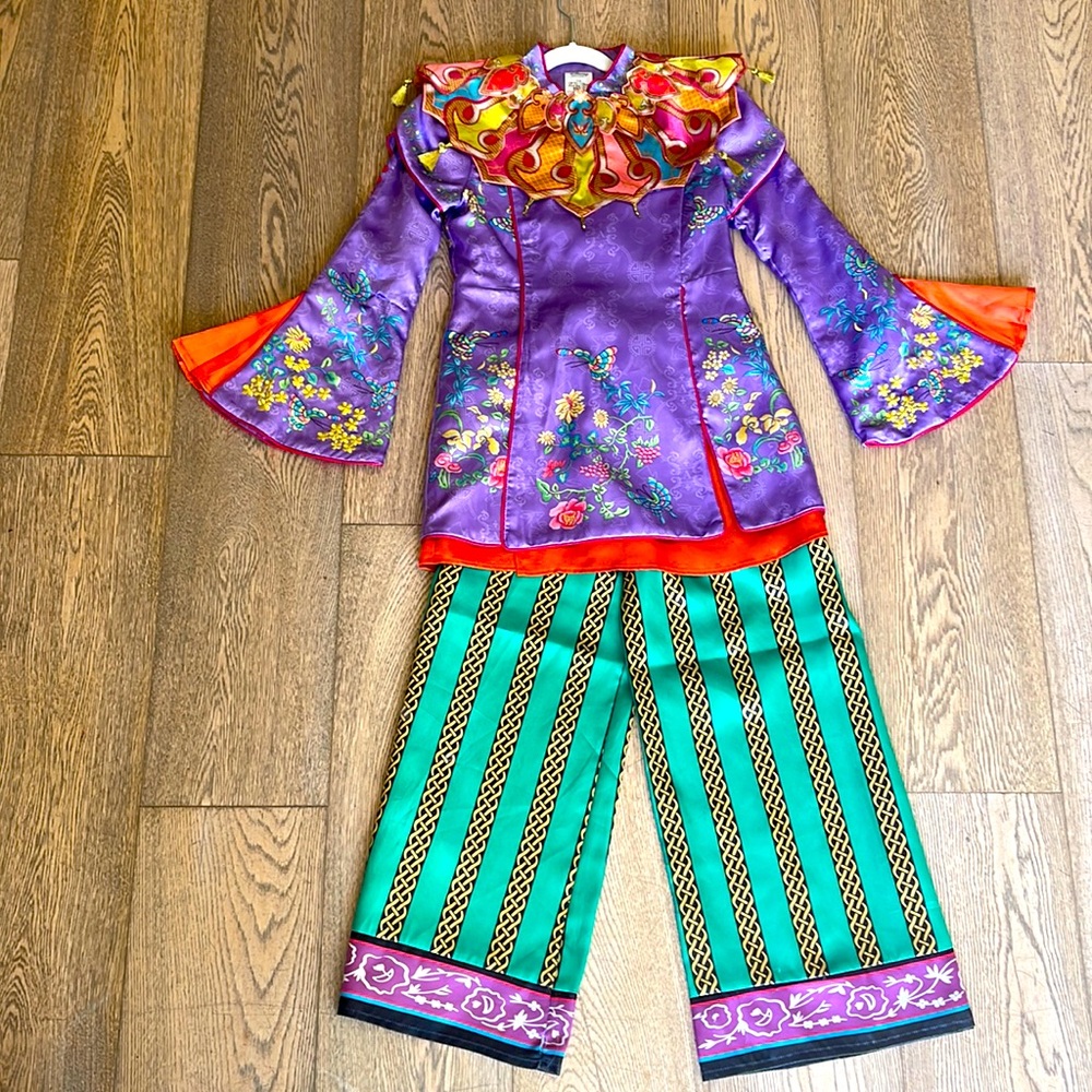 Alice through the looking grass movie costume